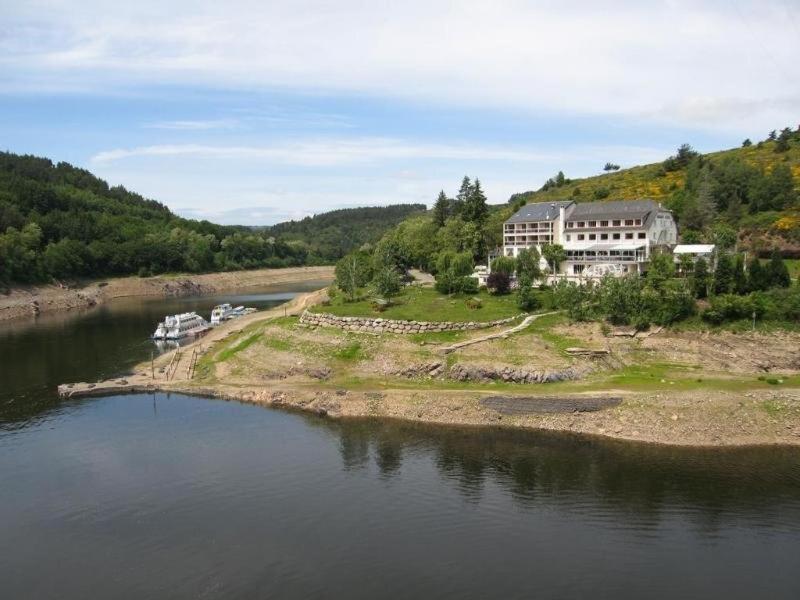 Garabit Hotel Anglards de Saint Flour Exteriör bild